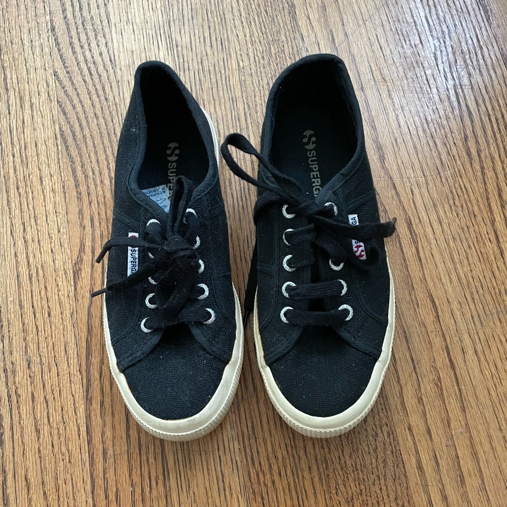 Low top black superga sneaker size 7